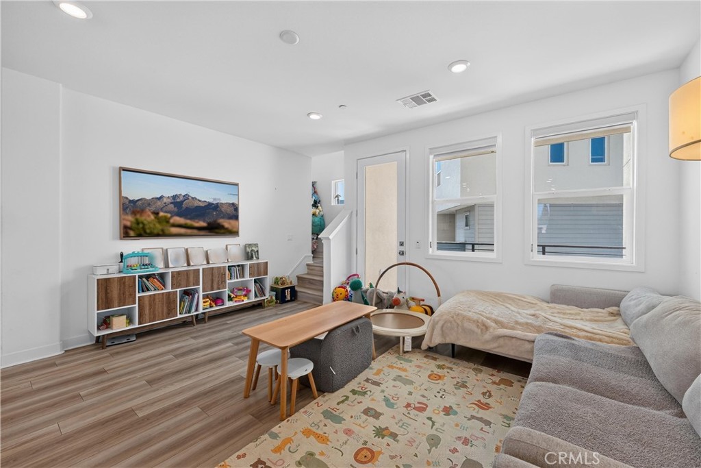 1635 W Lincoln Avenue 103