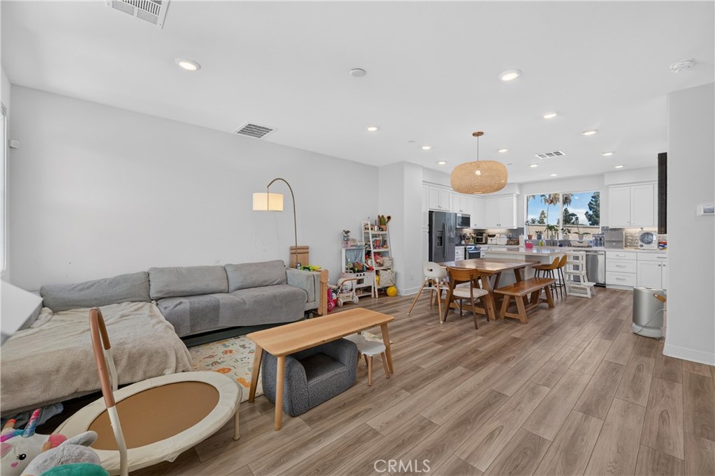 1635 W Lincoln Avenue 103