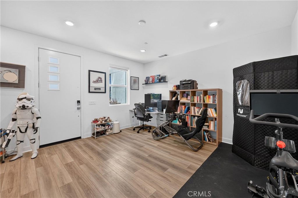 1635 W Lincoln Avenue 103