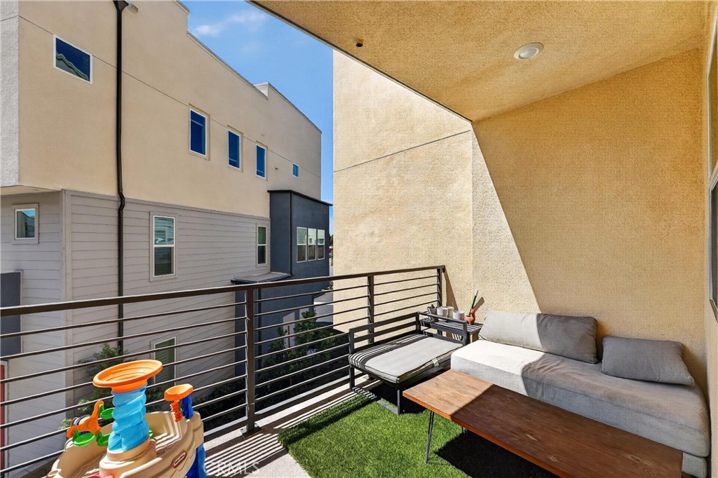 1635 W Lincoln Avenue 103