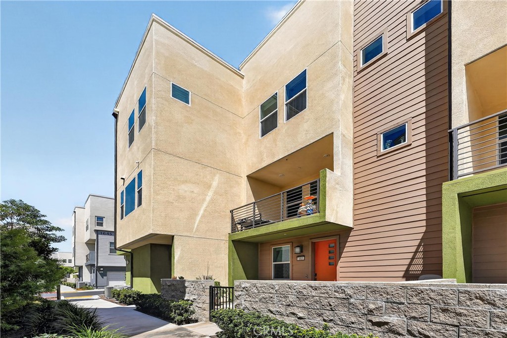1635 W Lincoln Avenue 103