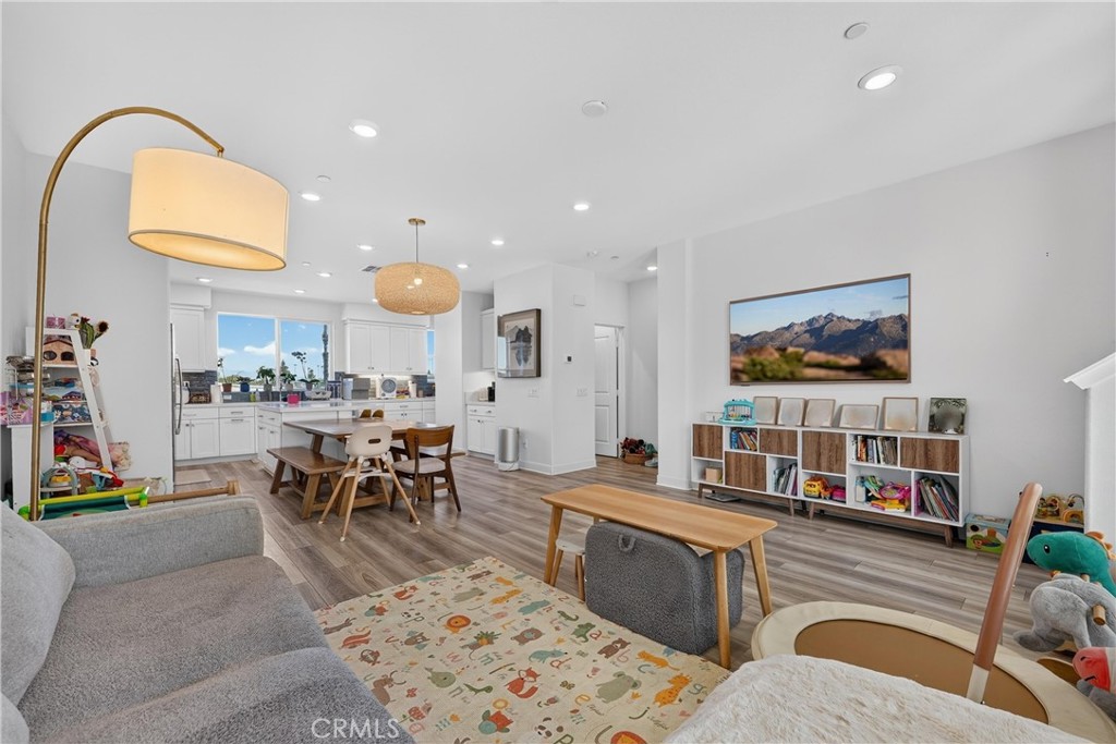 1635 W Lincoln Avenue 103