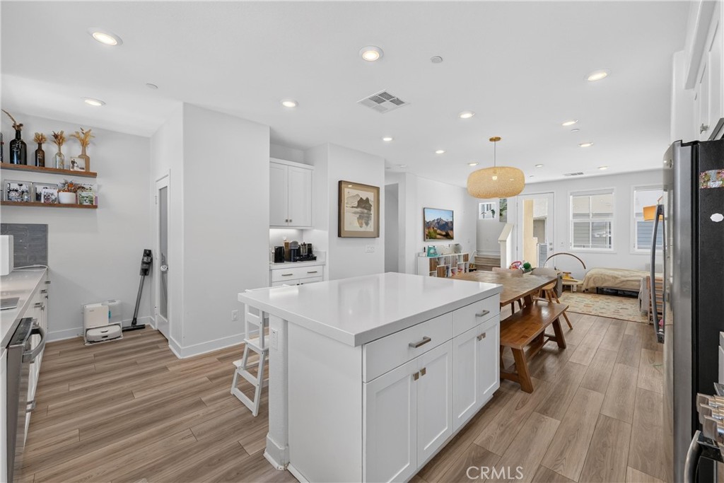 1635 W Lincoln Avenue 103