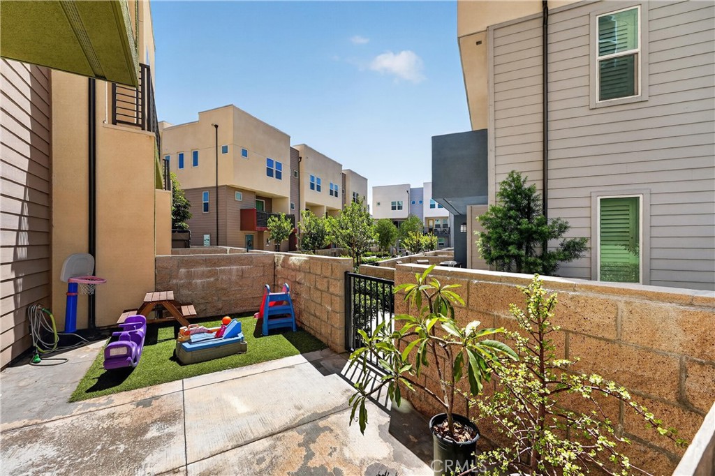 1635 W Lincoln Avenue 103