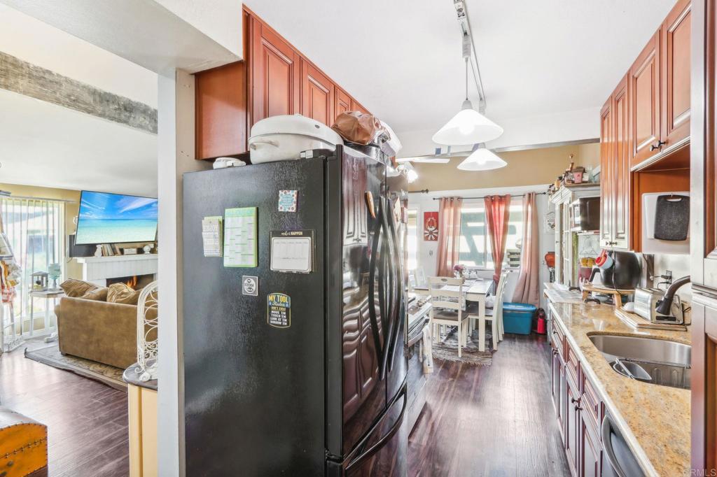 425 Los Arbolitos Boulevard