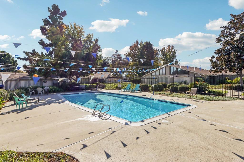 425 Los Arbolitos Boulevard