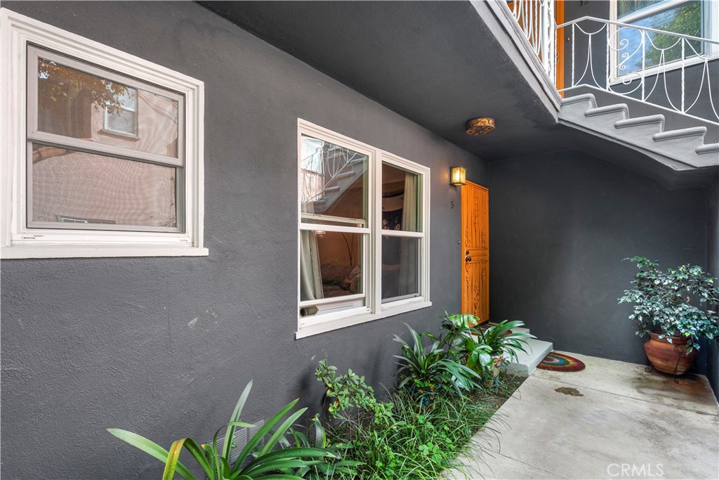 1334 E 1st ST Street 5