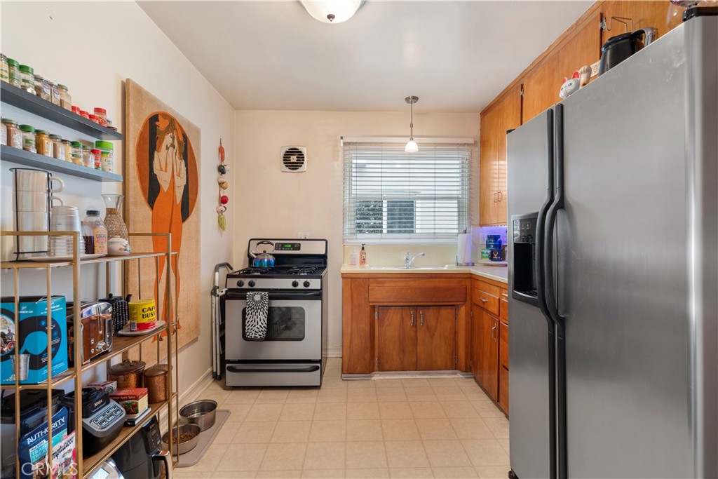 1334 E 1st ST Street 5