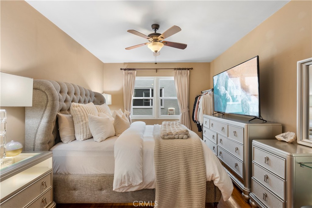 1334 E 1st ST Street 5