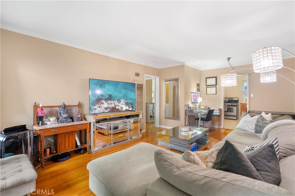 1334 E 1st ST Street 5