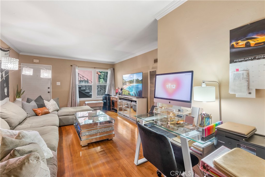 1334 E 1st ST Street 5