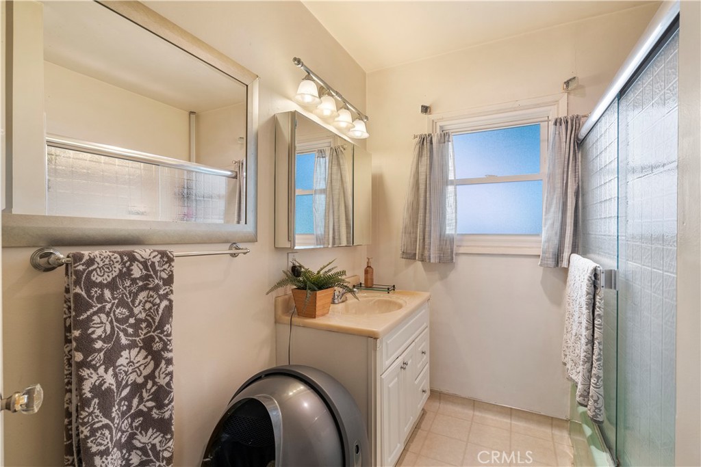 1334 E 1st ST Street 5