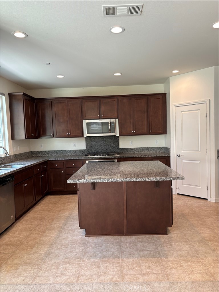 15801 Myrtlewood Avenue