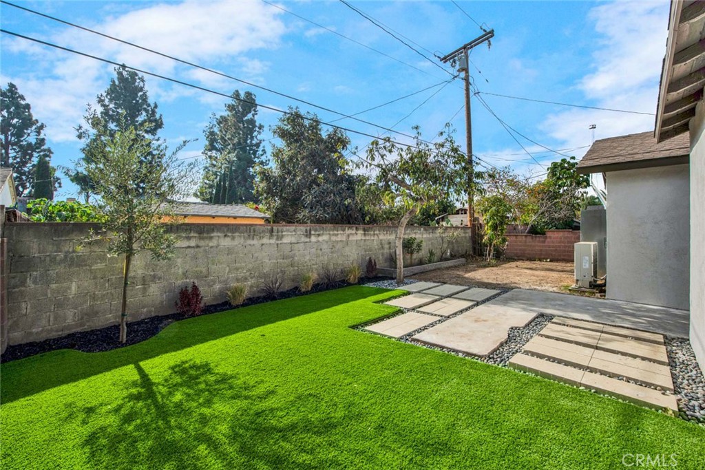 1226 W Walnut Street