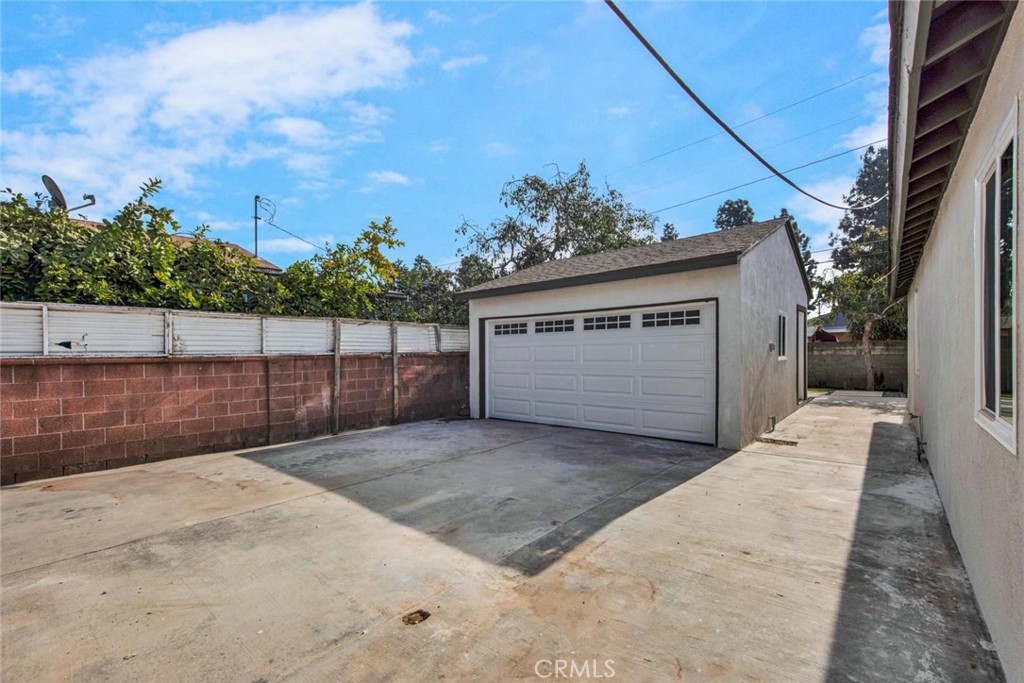 1226 W Walnut Street