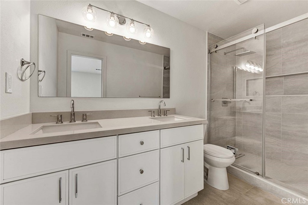 1226 W Walnut Street