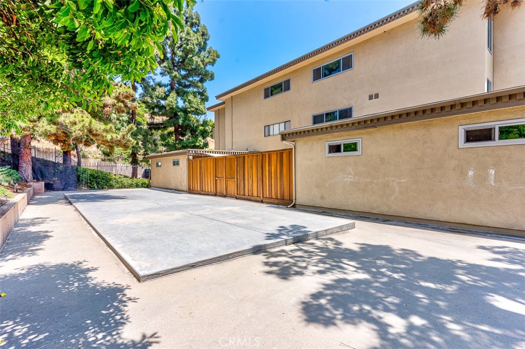 6752 Hillpark Drive 301