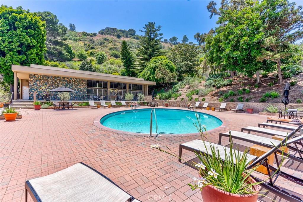 6752 Hillpark Drive 301