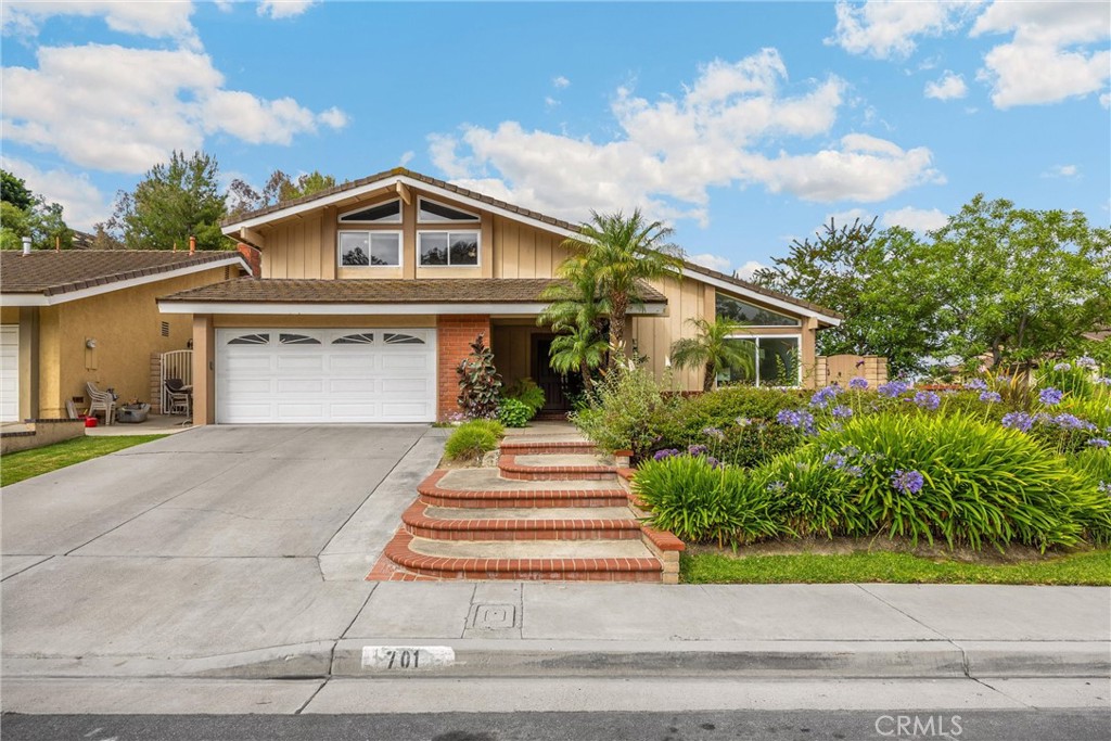 701 S Carriage Circle