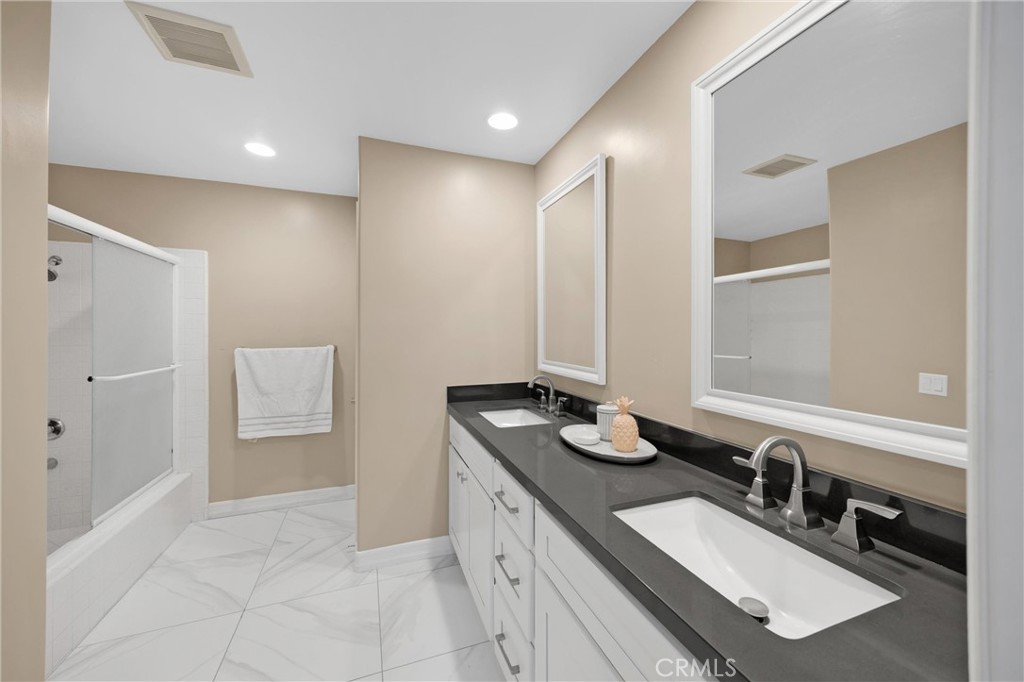 701 S Carriage Circle