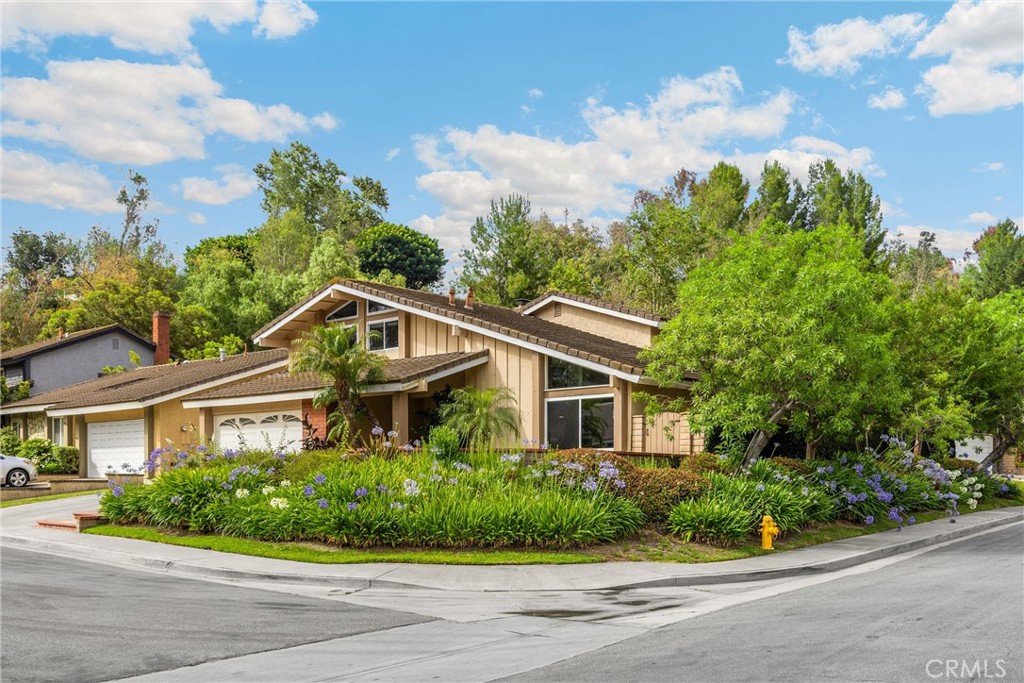 701 S Carriage Circle