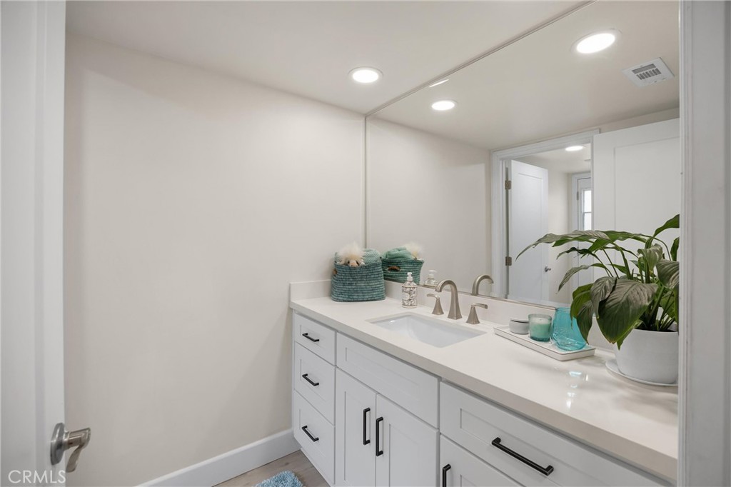 701 S Carriage Circle