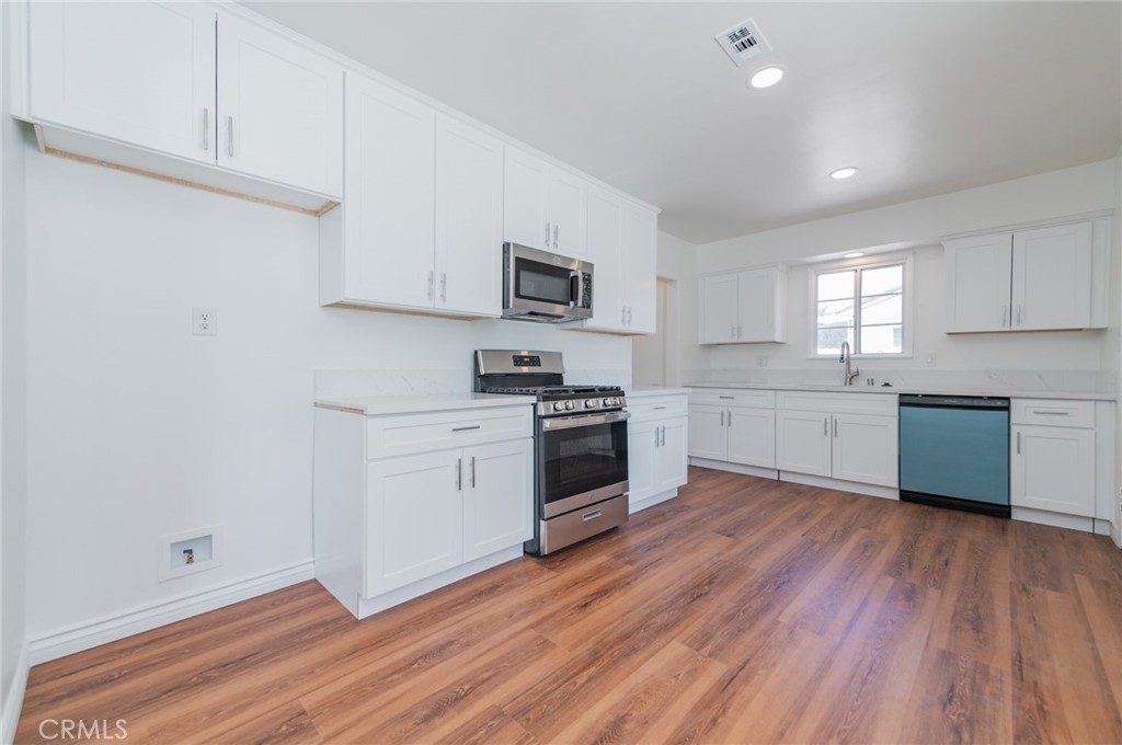 2135 E Daniels