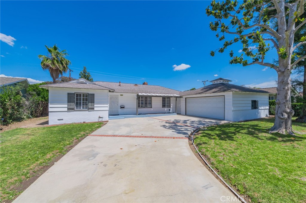 2135 E Daniels