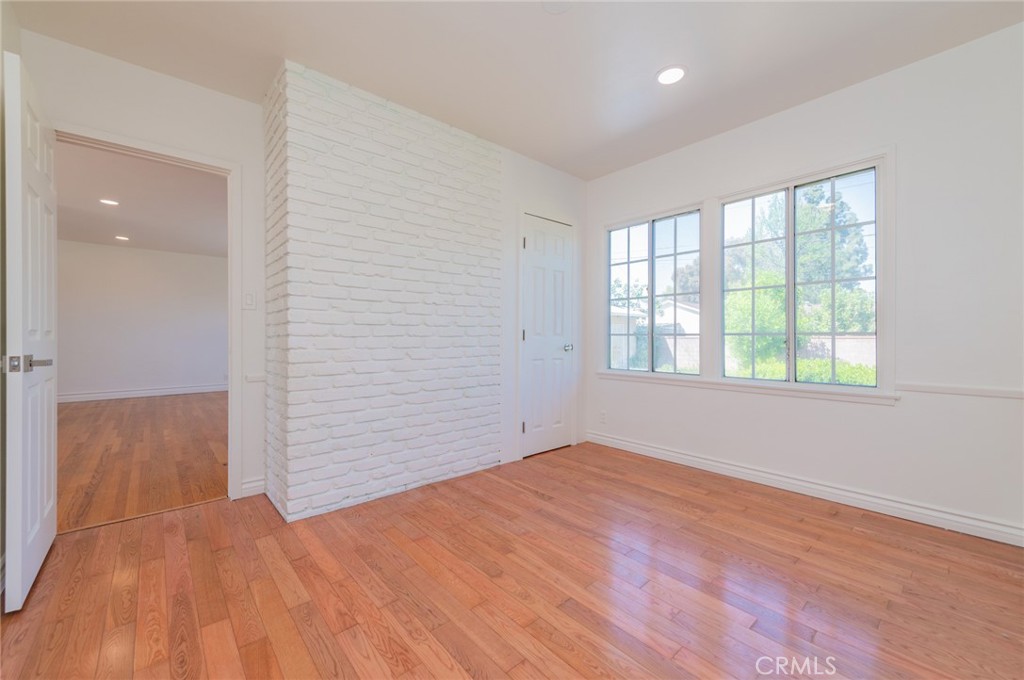 2135 E Daniels