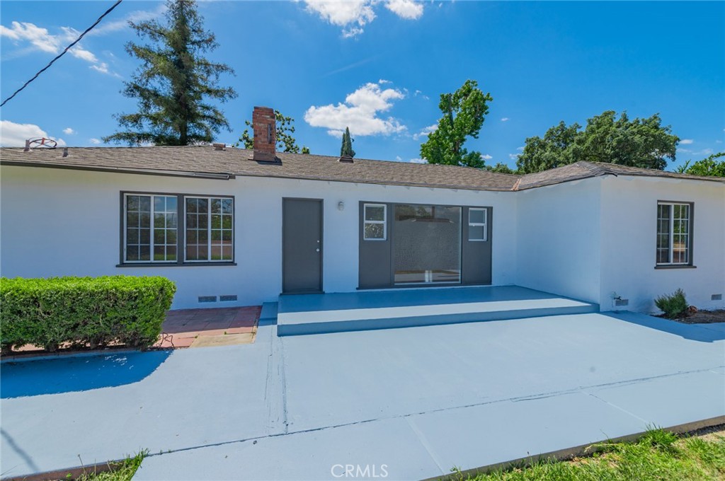 2135 E Daniels