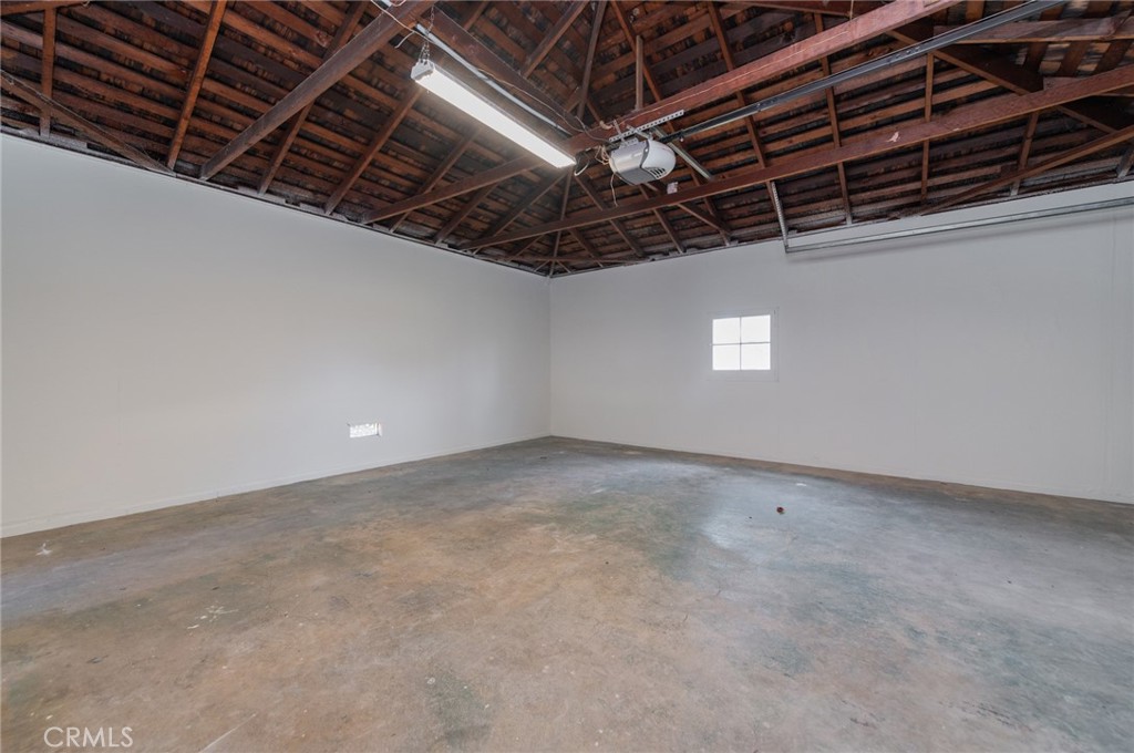 2135 E Daniels