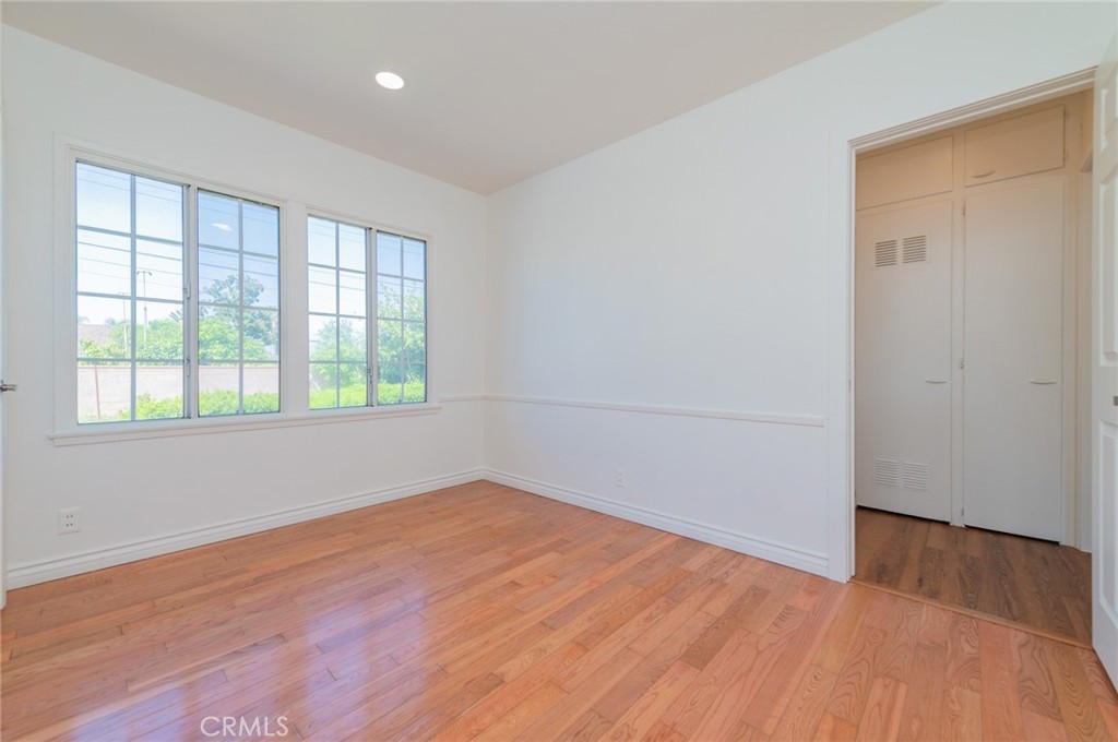 2135 E Daniels