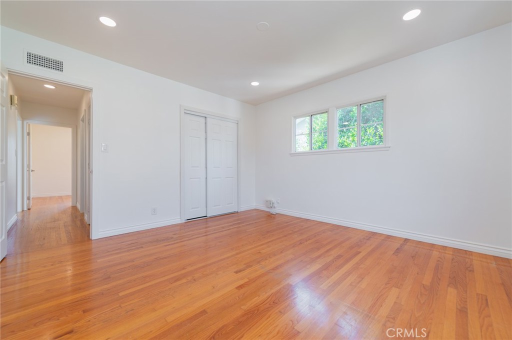 2135 E Daniels