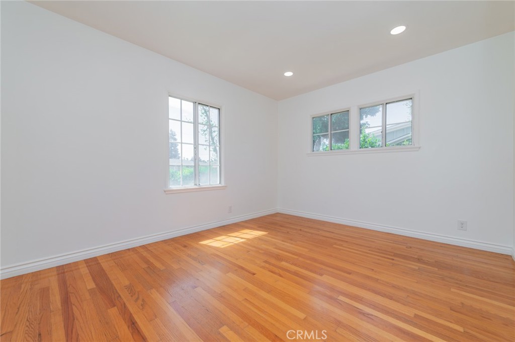 2135 E Daniels