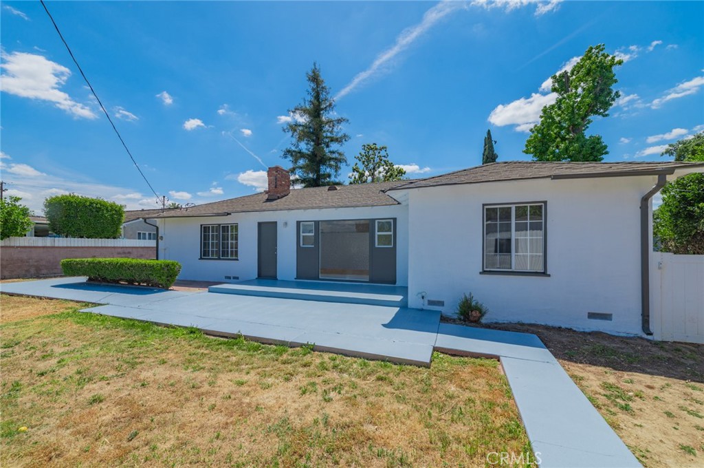 2135 E Daniels