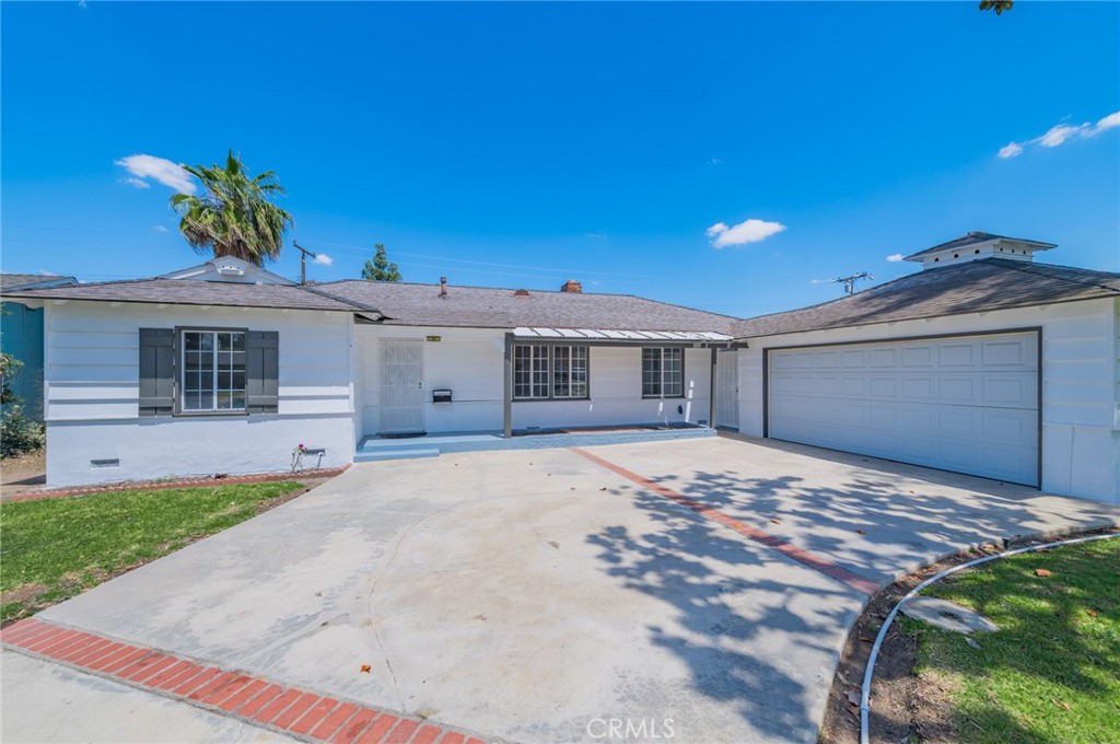 2135 E Daniels