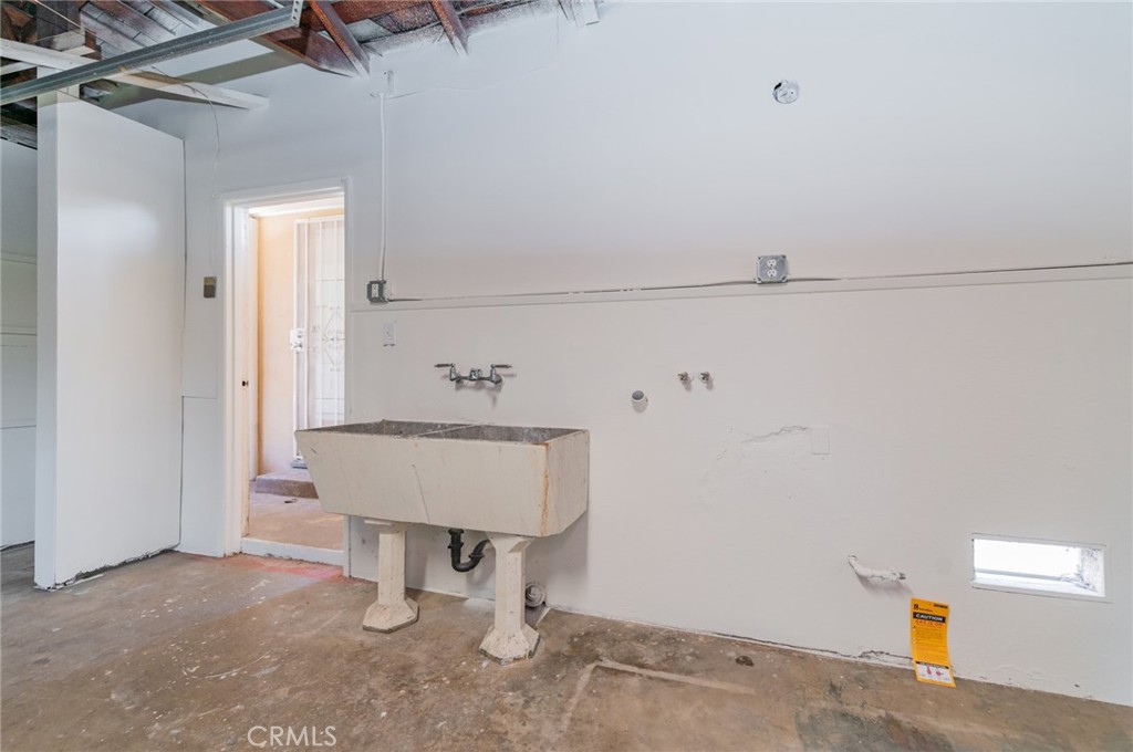 2135 E Daniels