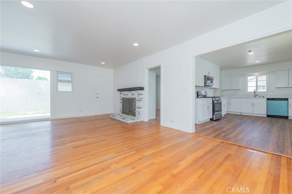 2135 E Daniels