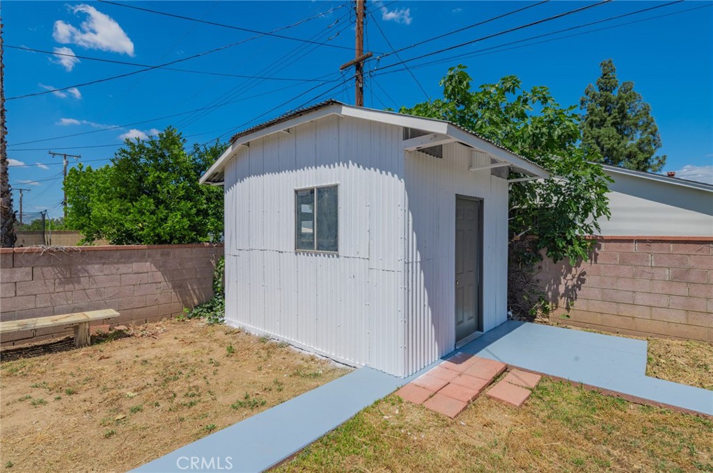 2135 E Daniels
