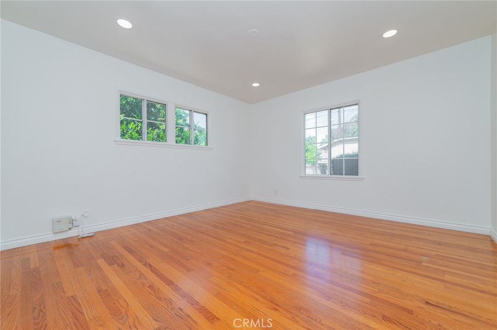 2135 E Daniels