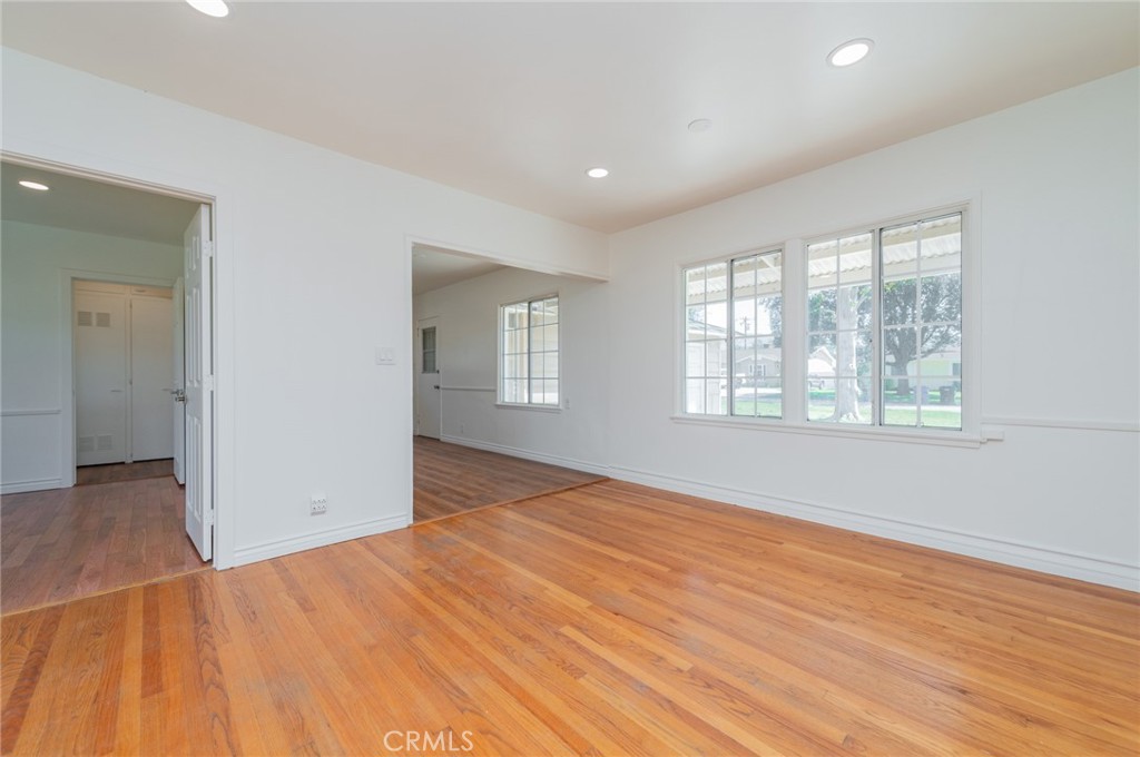 2135 E Daniels
