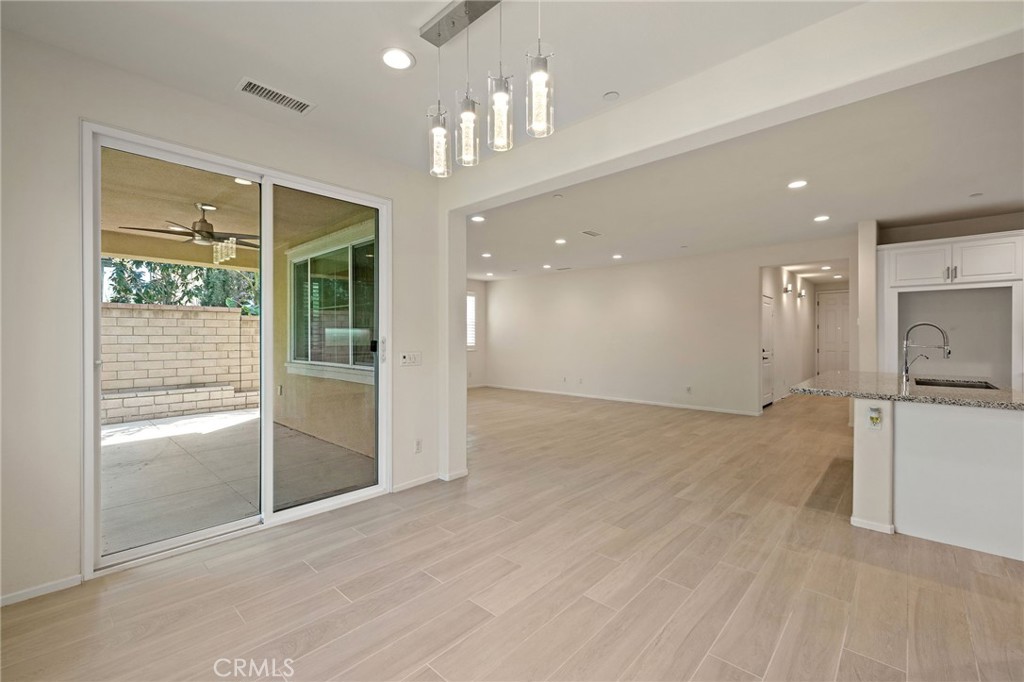 3231 E La Avenida