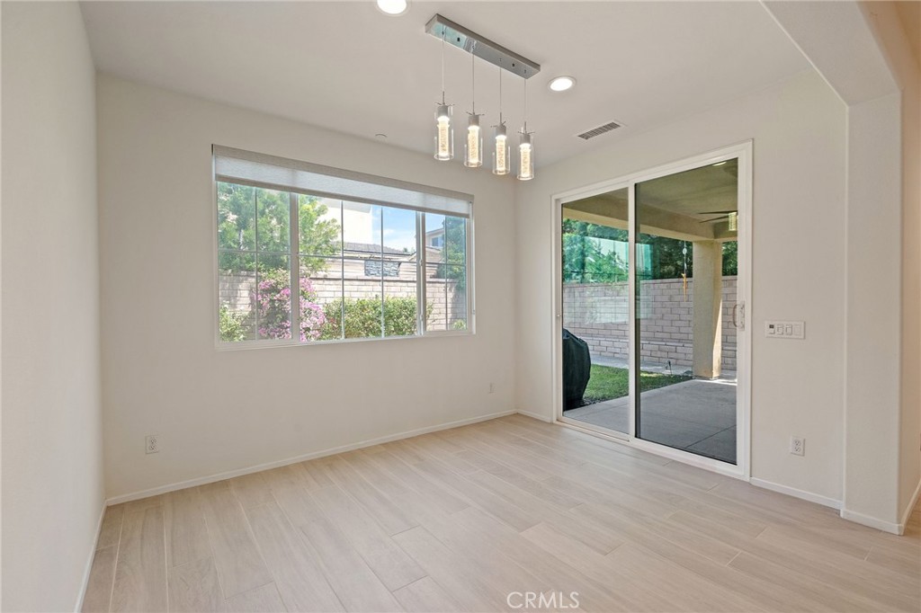 3231 E La Avenida