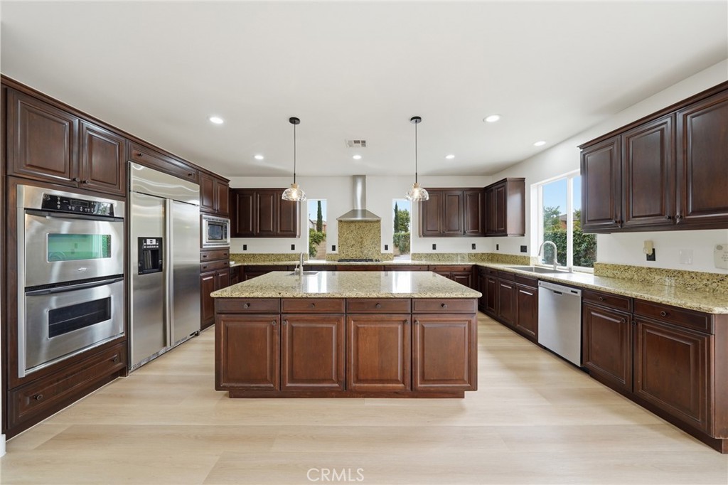 13615 Perry Ann