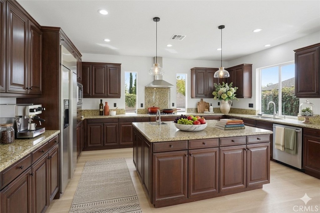 13615 Perry Ann
