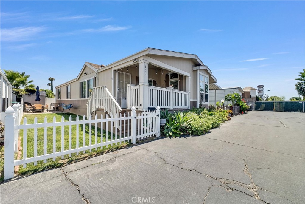 15050 Monte Vista 123