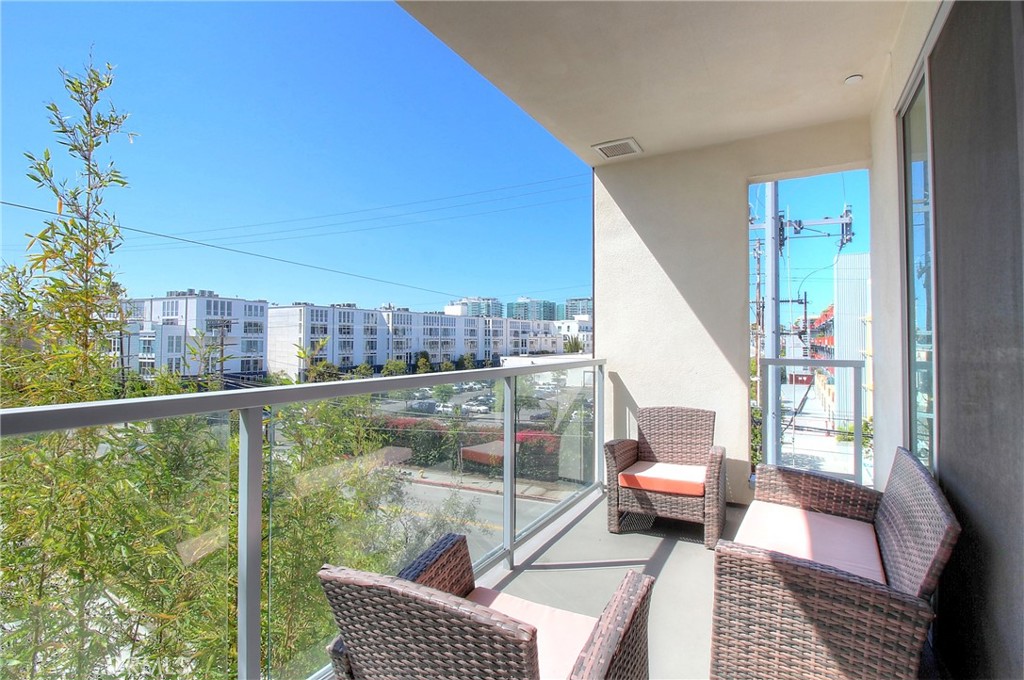 4140 Glencoe Unit: 416