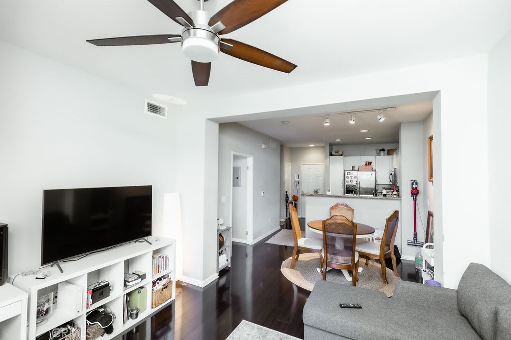1801 E Katella Avenue Unit: 4069