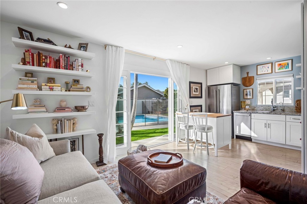 1550 Palais Unit: 1/2