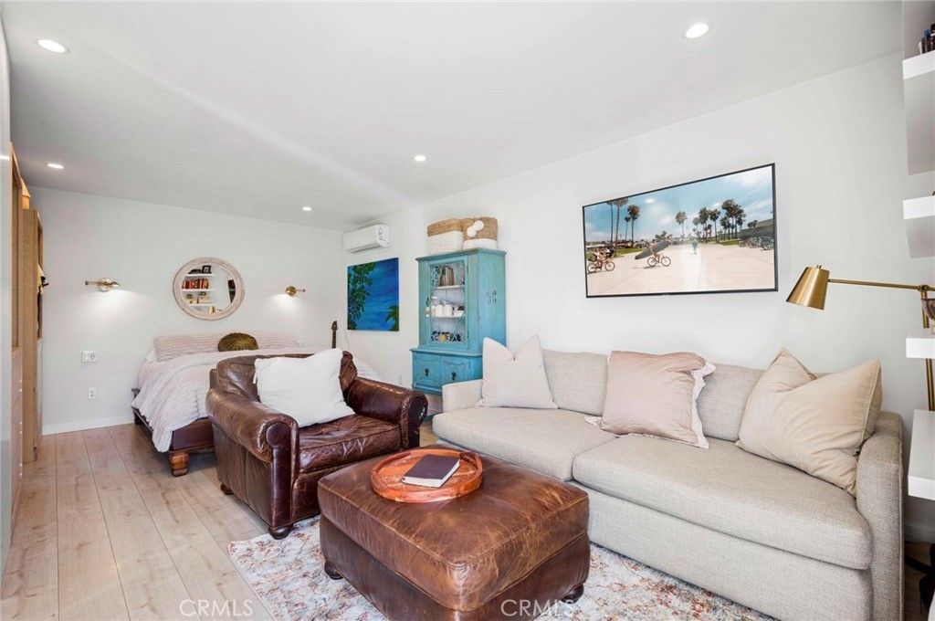 1550 Palais Unit: 1/2